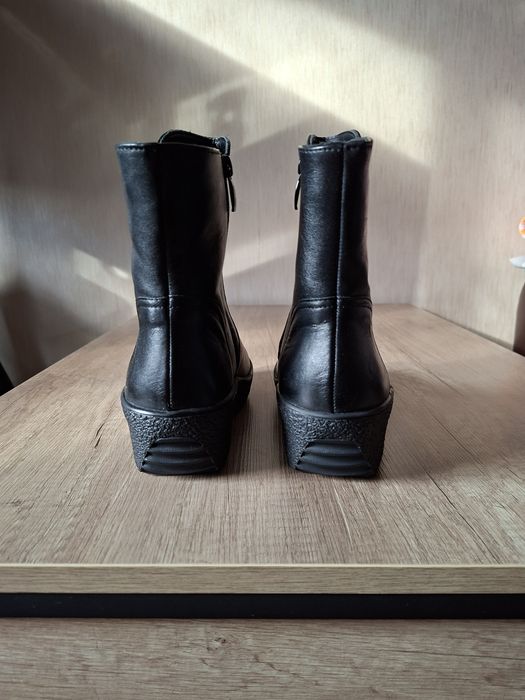 Женские зимние сапожки