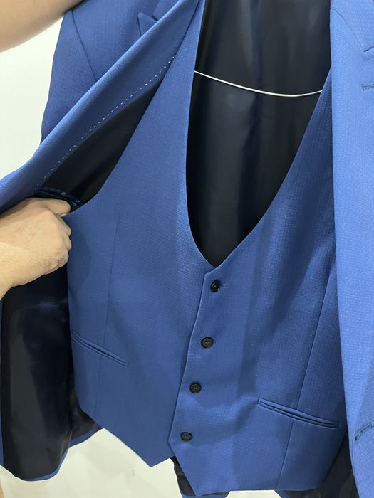 Официален мъжки костюм