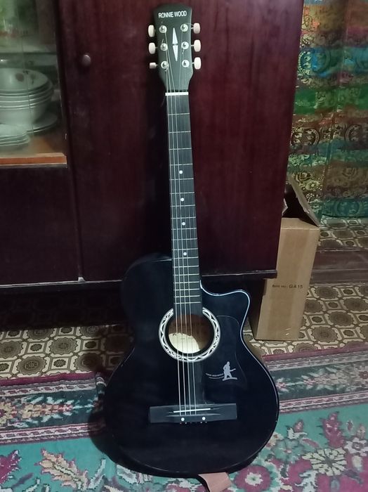 Акустическая гитара