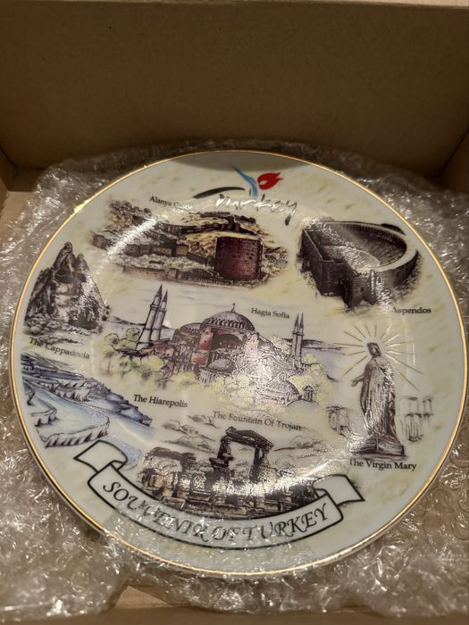 10-15 евро нови чинии от различни места по света