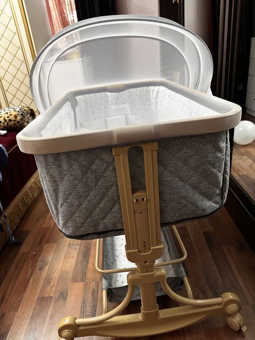 Манеж при кроватнвй