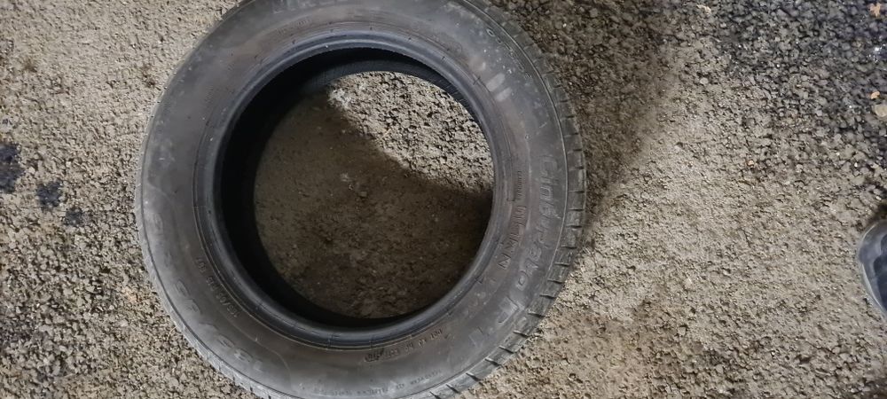 Продавам 4 летни гуми Пирели 185/65 R15, запазени.