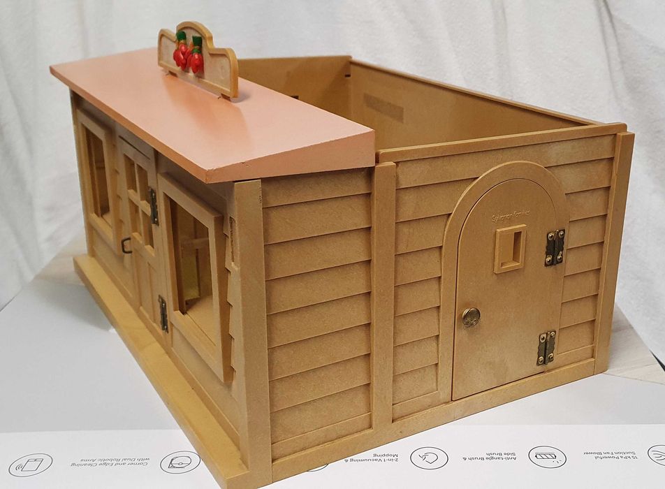 Дървена къща за кукли
