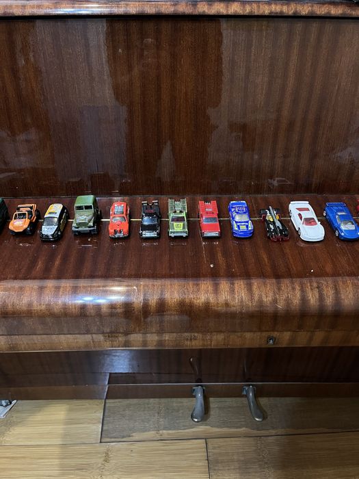 Машинки Hot wheels