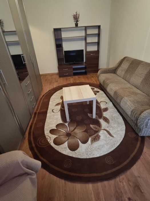 Închiriez apartament