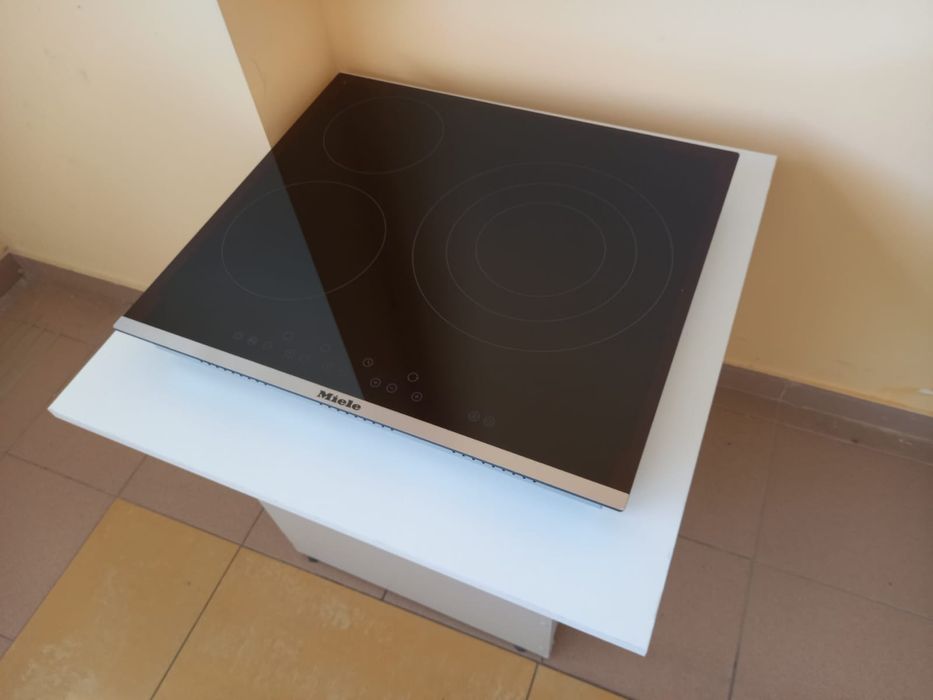 Miele/Миеле/ -Керамичен плот котлон за вграждане с 3 зони