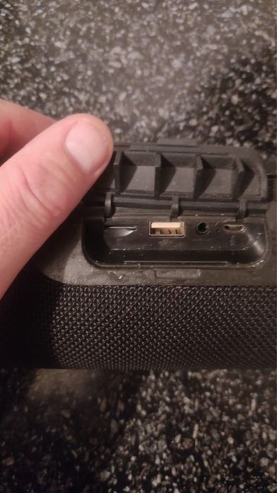 Колонка Jbl, черная