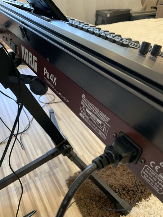 Продавам Корг Па4х 61 Отличен