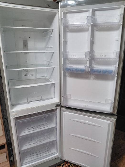 Продам холодильник LG