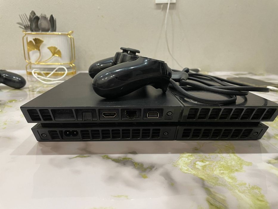 Sony PlayStation 4 FAT + геймпад