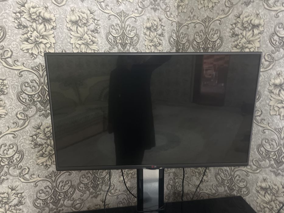 Телевизор с тумбой
