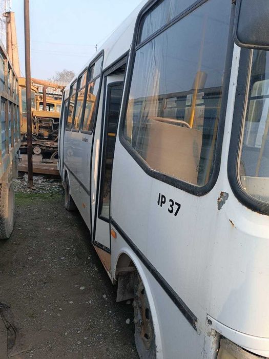 Andijon viloyati Paxtaobod tumanida Isuzu SAZ NP37 avtobusi sotilmoqda