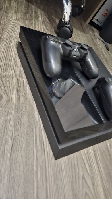 Playstation 4 с два джойстика