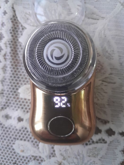 Vând 3aparate de ras electric afișaj digital 35lei buc.
