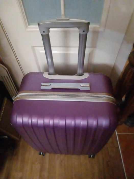 Чемоданы . Пластик и ЭКО кожа