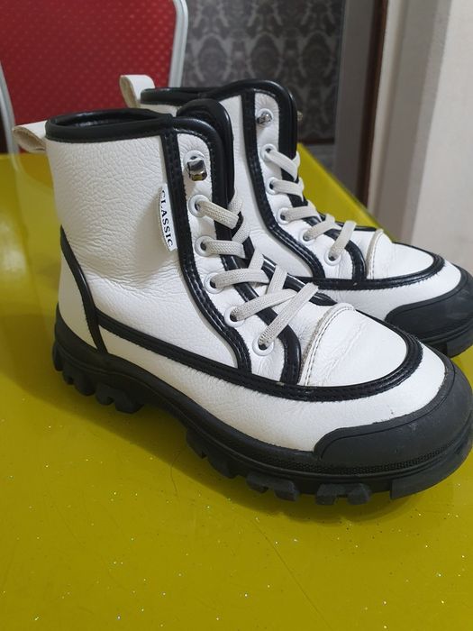 Продам детскую обувь размер 31