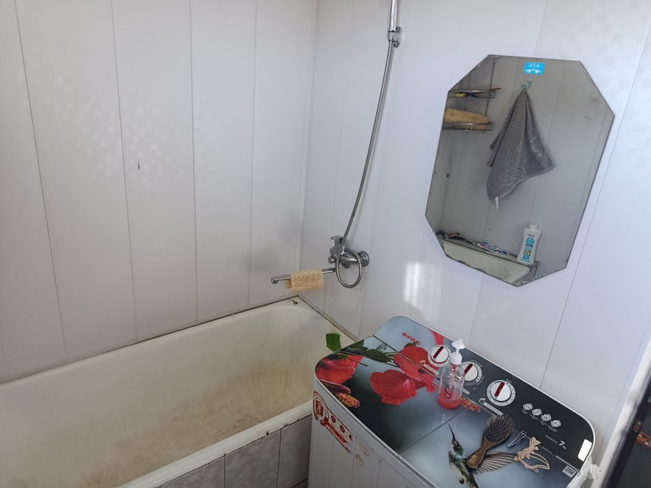 Uy sotiladi 77kv metrli