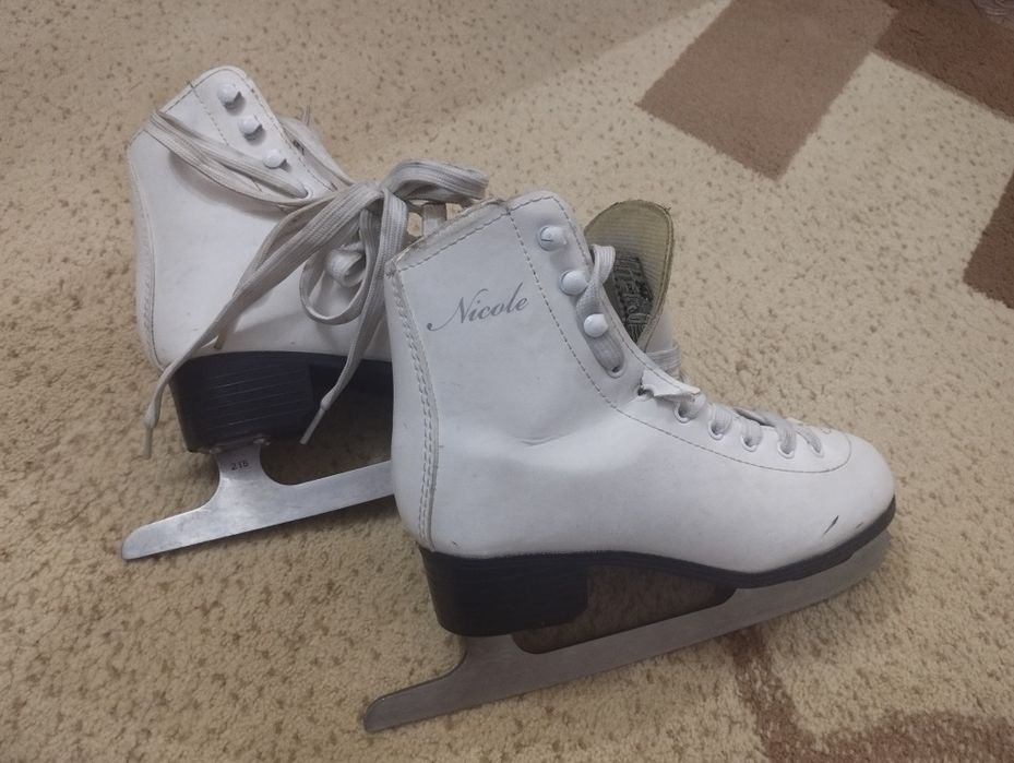 Продам фигурные коньки