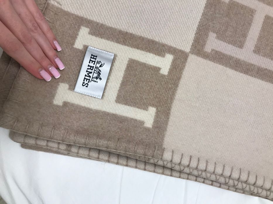 Hermes одеяло и възглавница