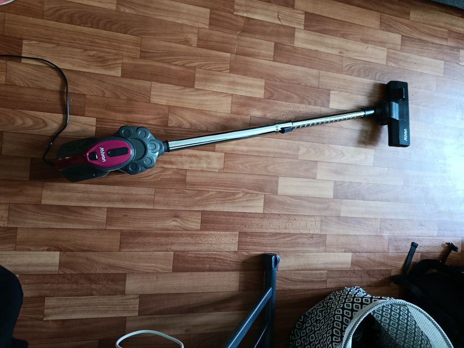 продам пылесос вертикальный