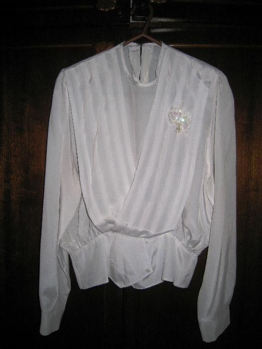 Блузки белые модные