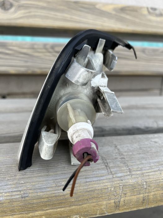 Левый поворотник ауди 80 оригинал