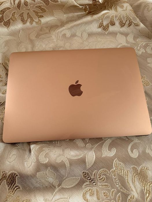 Macbook M1 GOLD srochna sotiladi