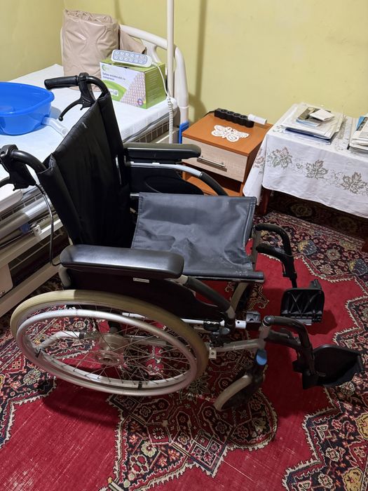 Scaun cu rotile adulti folosit ridicare personala de cumparator, din P