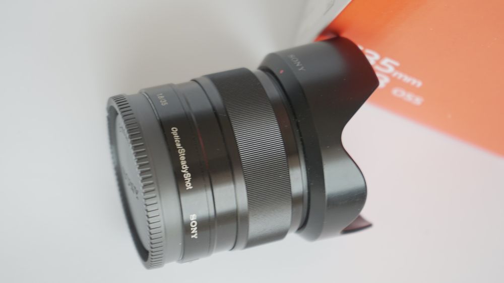 Обективът Sony E 35mm f/1.8 OSS (SEL35F18) Оптична стабилизация