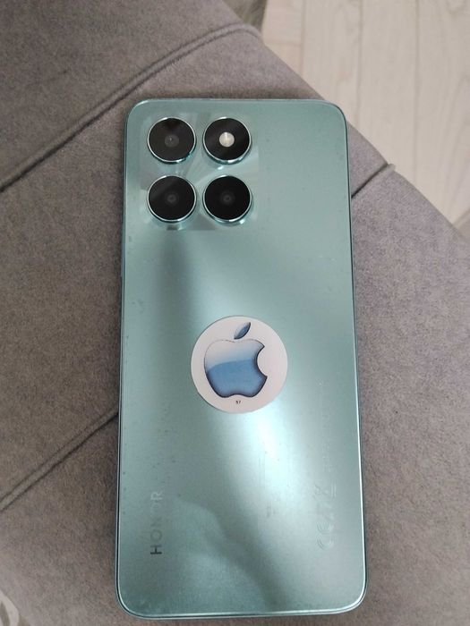 Продам срочно смартфон HONOR X6a