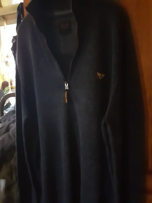 Голям марков мъжки пуловер с гръдна обиколка 155 и дължина 85 см.