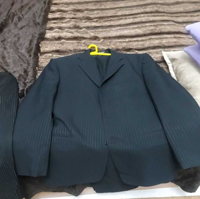 Продаётся костюм брюки и джинсивые жакет мужские