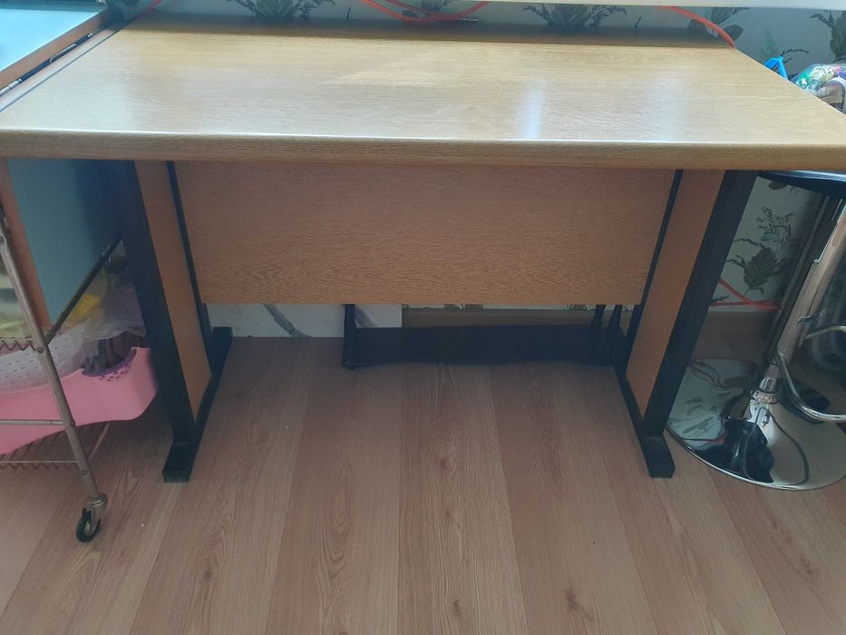 Чин/бюро/ за компютър,легло и ракла