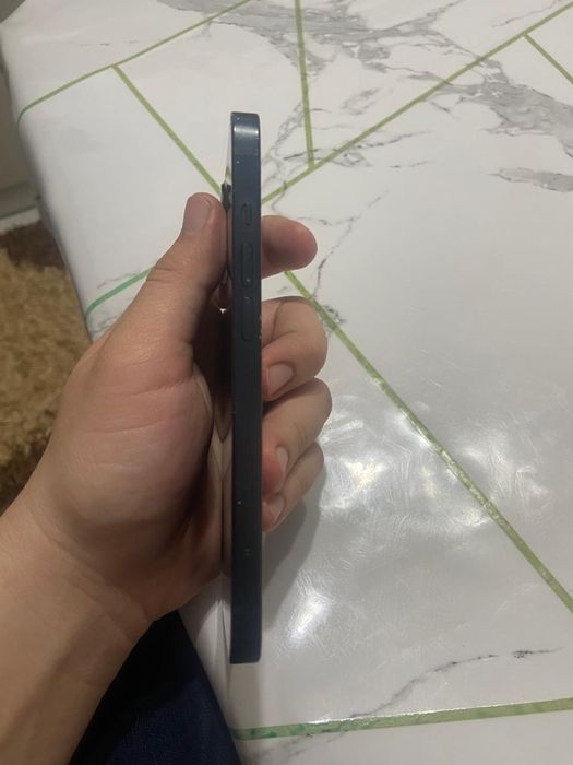 Продам Iphone 13