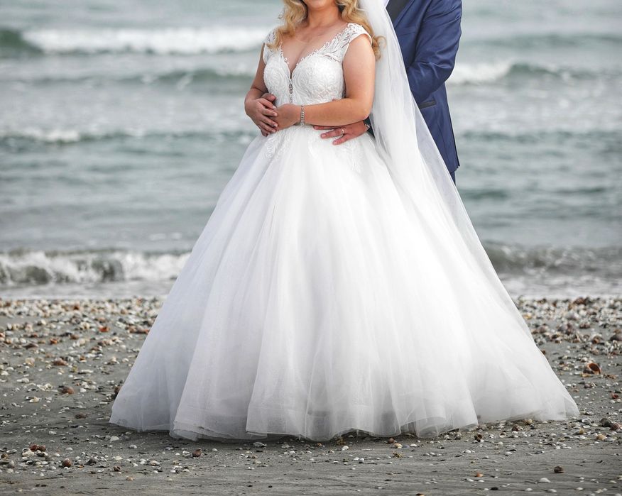 Rochie de mireasa stil printesa și crinolina cu 5 cercuri