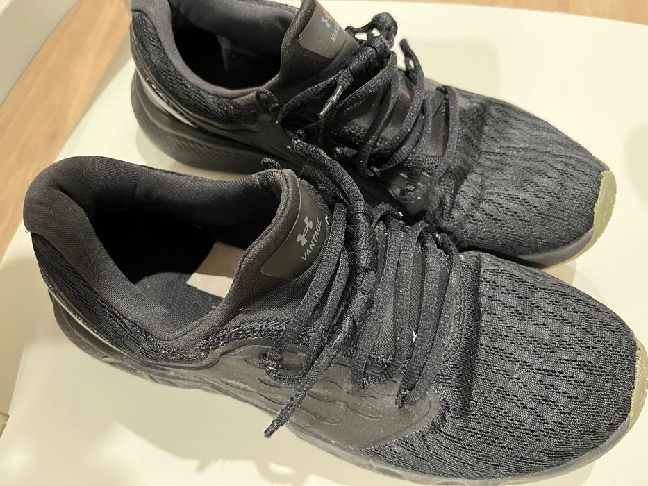 Маратонки UNDER ARMOUR -черни