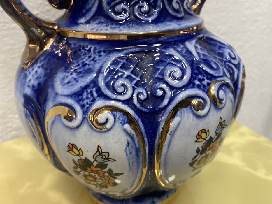 Италианска барокова ваза от порцелан