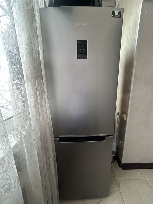 Холодильник Samsung