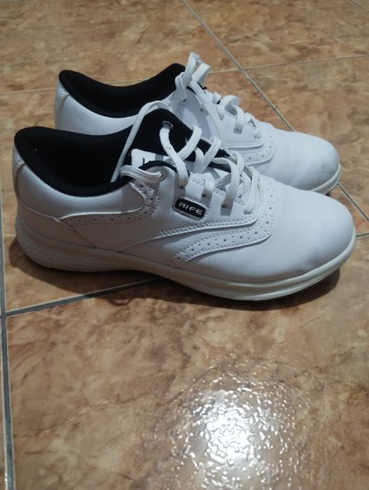 Vând adidași Rife Sigma