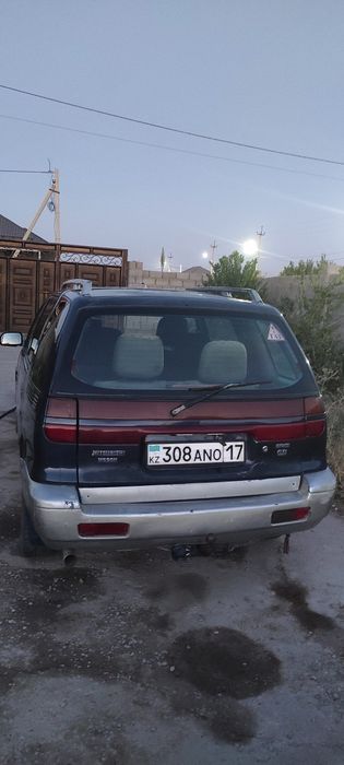 Машина mitsubishi space wagon 1993