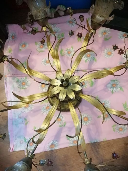 Люстры для зала и спальни