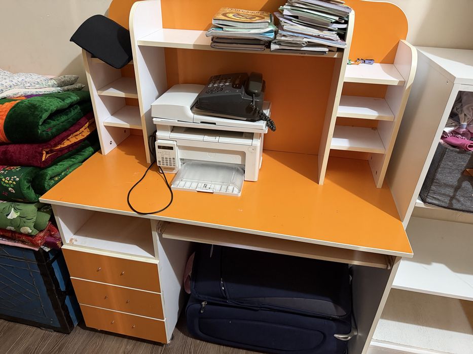 Отдам бесплатно парту.