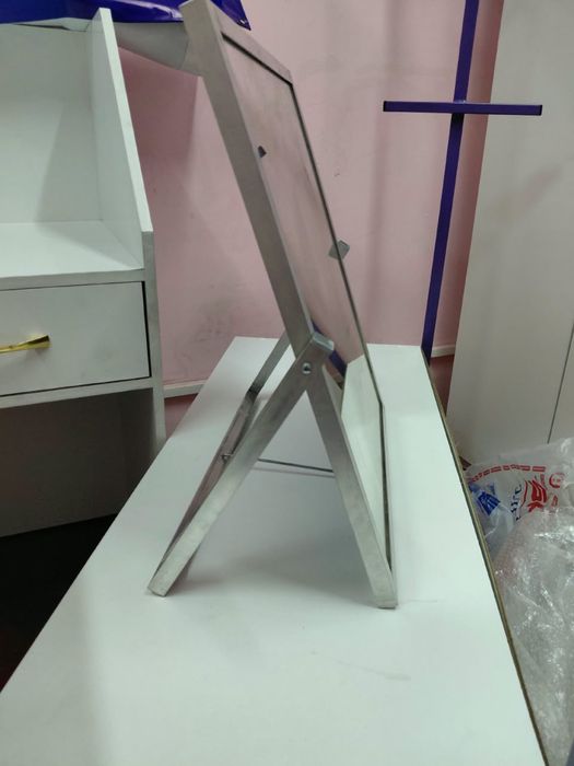 Продам зеркало на подставке