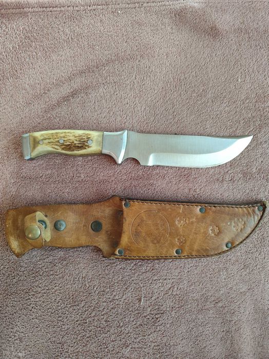 Ловджийски нож с дръжка от рог