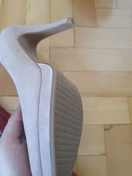 Дамски токчета бежови нови