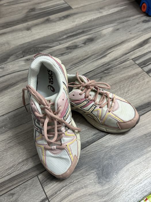 Продам кроссовки asics