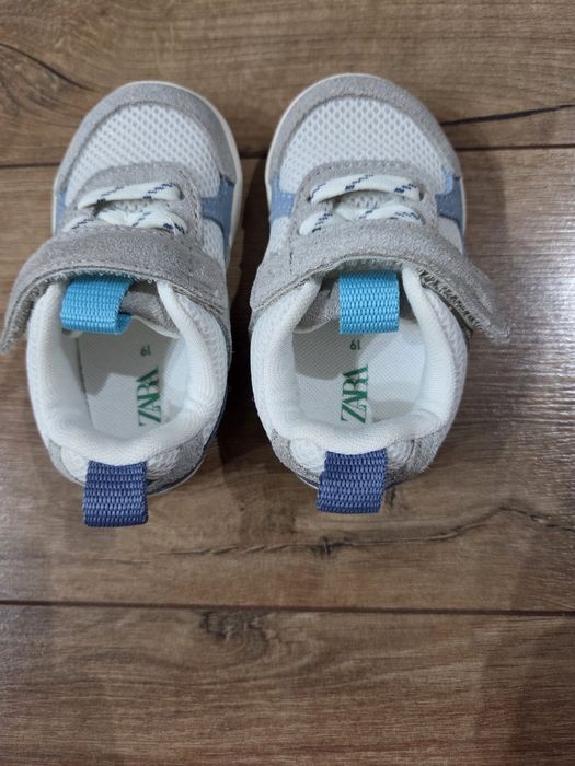 Детски спортни обувки barefoot на Zara