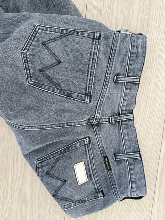 Джинсы серые Wrangler