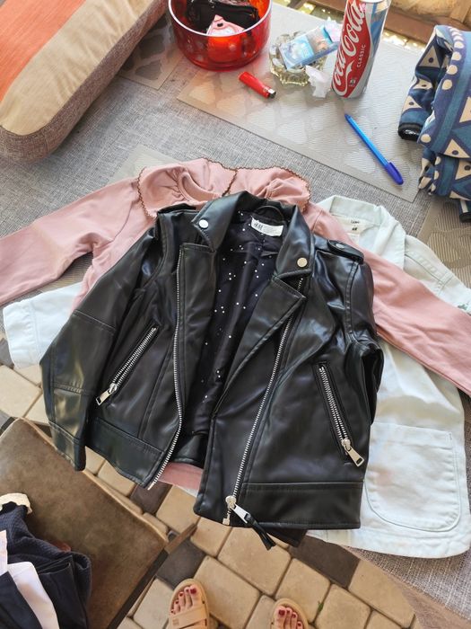 Для девочки 110/116 размер.