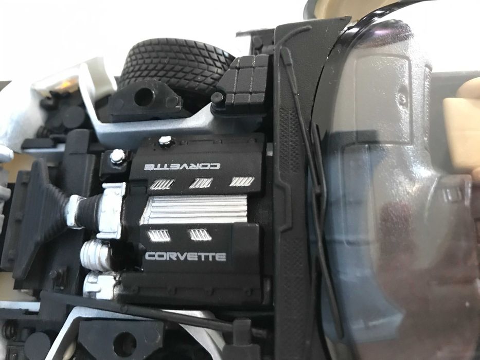 MAISTO метална колекционерска количка CHEVROLET CORVETTE 1997 1:18NEW